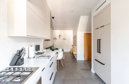 Hollywood House | The Heart of Hollywood House - Newly Built w/Hot Tub -