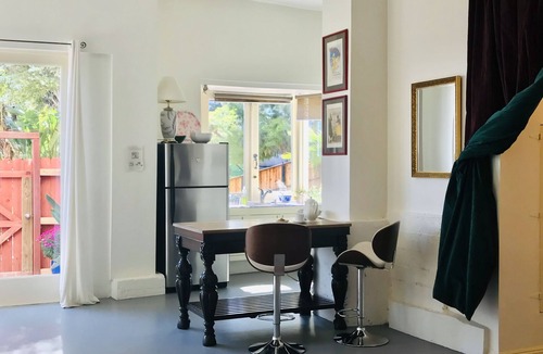Hollywood Hills Apartment | The Hollywood Hills Experience MARCH DISCOUNT