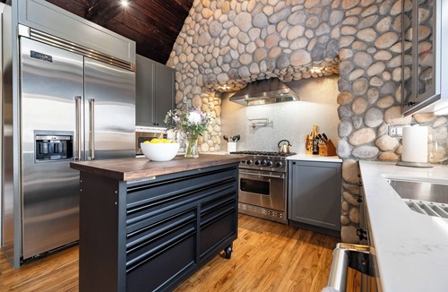 Talmadge House | THE KENSINGTON CANYON ESTATE- A Spacious Historic Resort Style Tudor Retreat