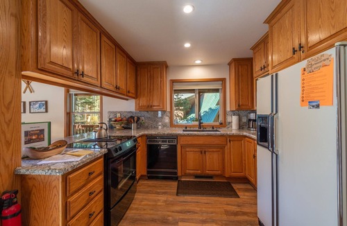 Serene Lakes Cabin | The Lodge: Comfort&Hospitality AC/4bdrm/10 beds/beach