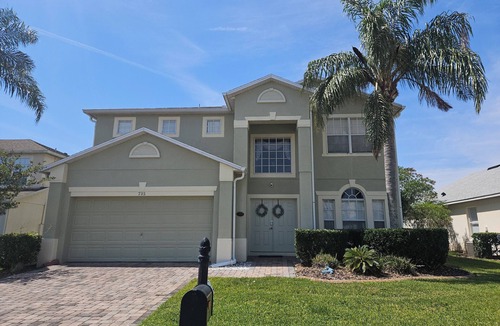 West Haven House | 'The Magic Castle" spacious home sleeps up to 14. 9 miles to disney