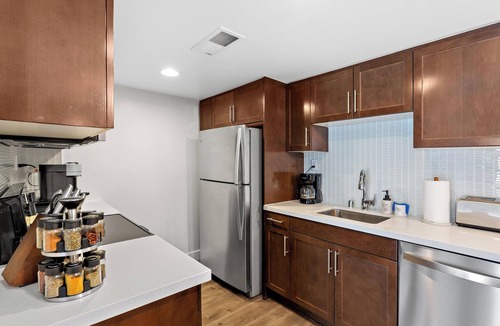 Marina del Rey Apartment | The Mahogany' Full Boats View Marina Front Row Dream Pool, Jacuzzi And Gym