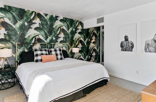 Warm Sands House | The Marley Hotel Room 1 by AvantStay | Classic Palm Springs Suite w Pool&Hot Tub