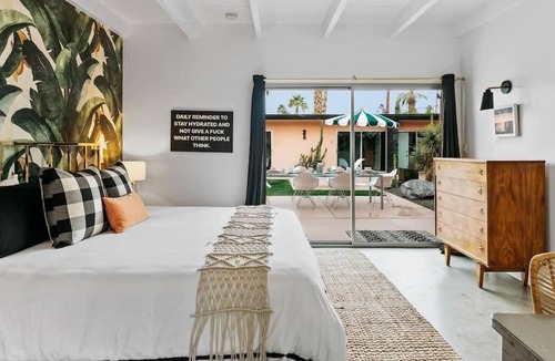 Warm Sands House | The Marley Hotel Room 5 by AvantStay | Classic Palm Springs Suite w Pool&Hot Tub