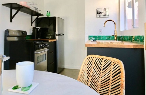 Warm Sands House | The Marley Hotel Room 6 by AvantStay | Classic Palm Springs Suite w Pool&Hot Tub