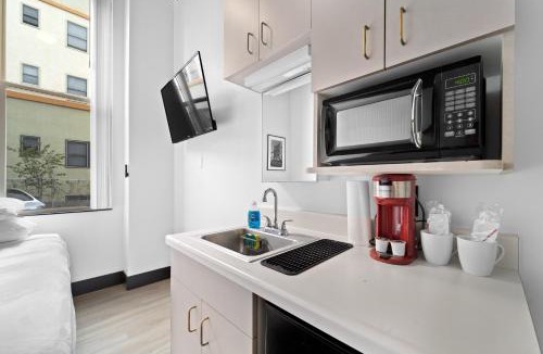 Bankers Hill Apartment | The Neon Elm Hotel