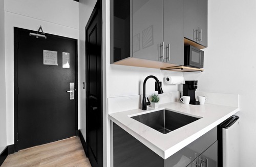 Bankers Hill Hotel | The Neon Elm Hotel