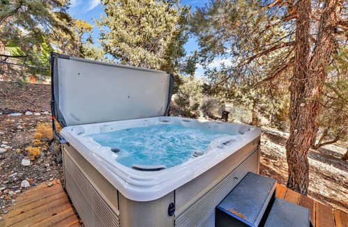 Whispering Forest Cabin | The Octagon Big Bear | Hot Tub | Game Room | Views| Pool Table