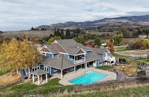 Ashland House | The R&R is a large 5-bedroom house in beautiful Ashland…amazing sunset views,