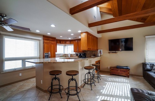 South Mission Beach House | The Ritzy Beachcomber - A/C, parks 4, huge private patio, and much more.