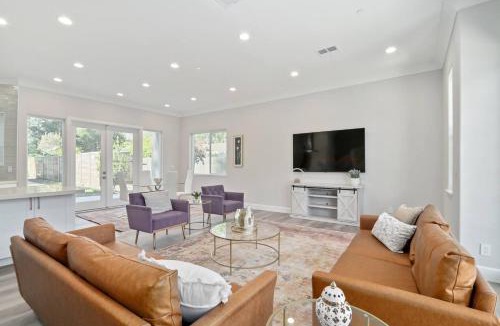 Central Davis House | The Salma Plan: 4BR/3.5BA, 2600 Sq Ft, Near Campus