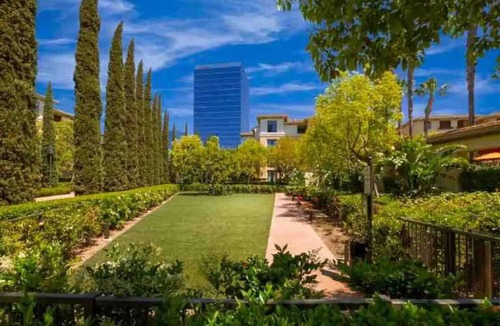 Irvine Apartment | The Village 5 Mins Walk Distance to Irvine Spectrum Center
