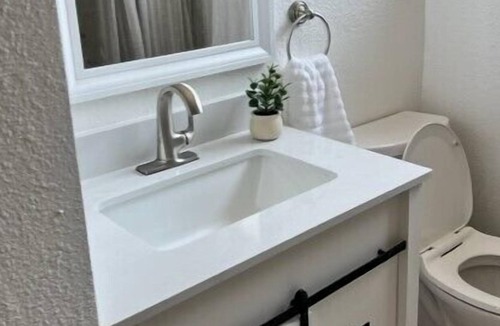 Napa Cottage | This beautiful furnished home is located in the desirable Alphabet St area