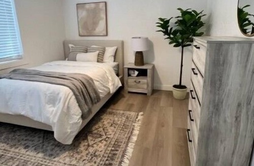 Napa Cottage | This beautiful furnished home is located in the desirable Alphabet St area