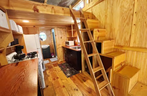 Dunsmuir House | Tiny Home near MT Shasta!