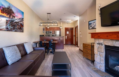 Olympic Valley Apartment | Top Floor Village Ski-In/Ski-Out Condo