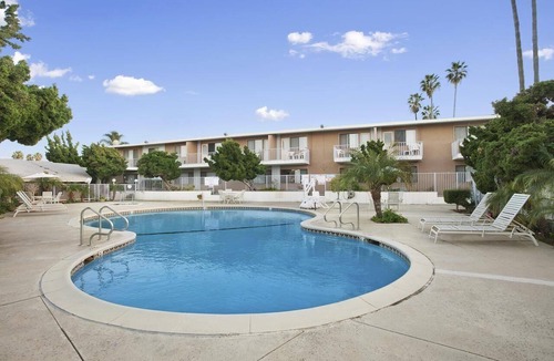 Torrance Hotel | Torrance Getaway! 3 Spacious Units, Nearby Attractions Pool, Parking