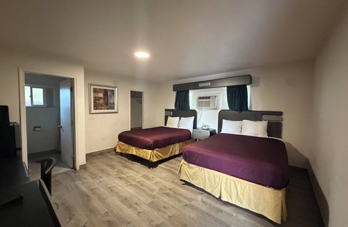Tracy Hotel | Townhouse Motel