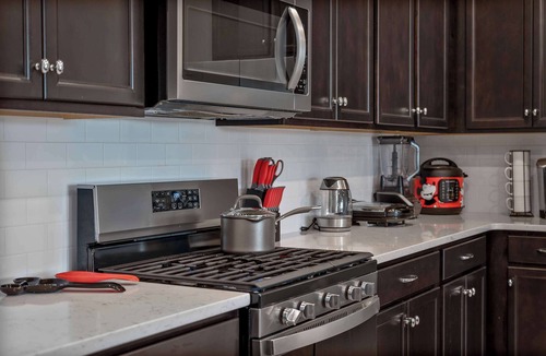 Loughman House | Townhouse w/pool & resort water park