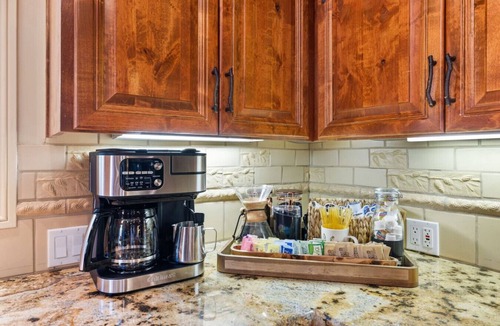 Kingswood Estates House | Trailside Tahoe Cabin Near Kings Beach | Sleeps 10 | 2 Cal King Bedrooms