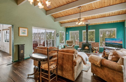 Fawnskin Cabin | Tree Top Views- Peekaboo Lake View- Foosball