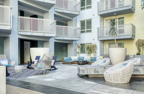 NoHo Arts District Apartment | Trendy North Hollywood 2BR w/ Pool & Gym, walk to shops, by Blueground
