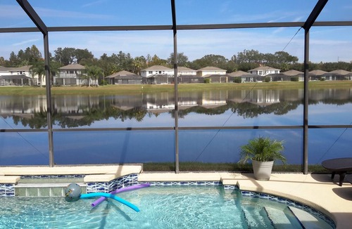 Sunset Lakes Villa | Tropical, Cozy Lakefront Villa! Private pool; 5 mins to Disney; Gated Community!