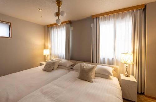 Shinsekai House | Tsutenkaku Royal House - Self Check-In Only