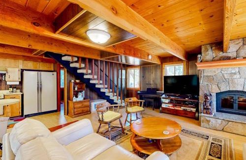 Comstock Acres House | Two-story cabin with a wood fireplace washer&dryer & decks