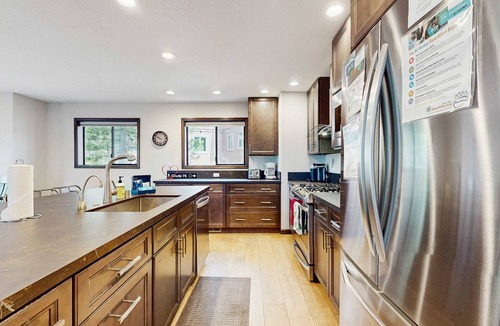 Truckee House | Two-Story, Family-Friendly Home with Full Kitchen & washer&dryer