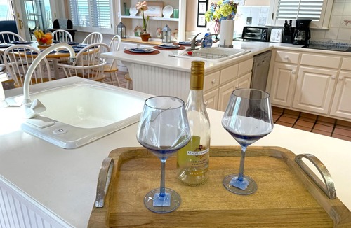 Watsonville House | Ultimate oceanfront cottage ~ pickleball and toys! * groceries delivery