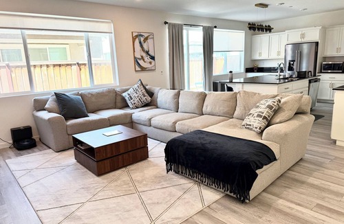 Fairfield House | Ultra-Modern Luxury Family Friendly Retreat Near Napa & San Francisco