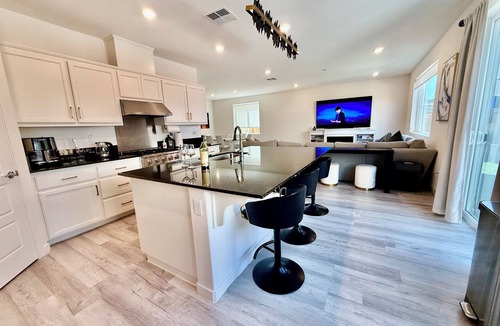 Fairfield House | Ultra-Modern Luxury Family Friendly Retreat Near Napa & San Francisco