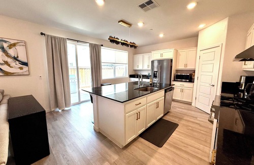 Fairfield House | Ultra-Modern Luxury Family Friendly Retreat Near Napa & San Francisco