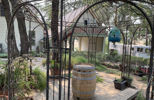 Lincoln House | Unique Experience and Stay on a Working Alpaca Ranch.