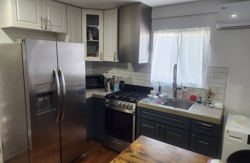 Pico - Robertson Apartment | Updated Studio in LA with refreshing AC & Washer/Dryer