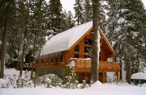 Serene Lakes Cabin | Updated Winter Getaway Great for Skiing in Soda Springs, California