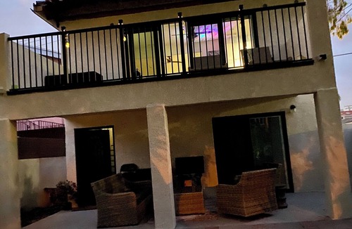 Old Towne House | Upscale, Family Friendly Coastal Retreat. 2 Blocks from So Cal’s, Seal Beach