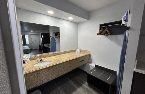 Pumpkin Center Hotel | Value Stay Inn Extended Stay Bakersfield, CA