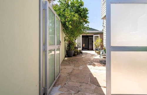 Venice Apartment | Venice Beach Cottage Retreat - Private & Peaceful