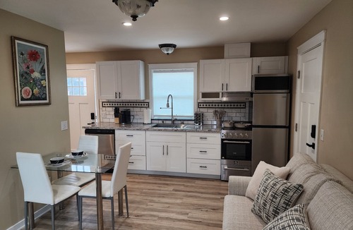 Venice Canals Apartment | Venice Beach guest house - 2 blocks from Beach