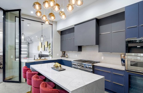 Venice House | Venice Luxury Abode: Panoramic Views, Saltwater Pool, Modern Amenities