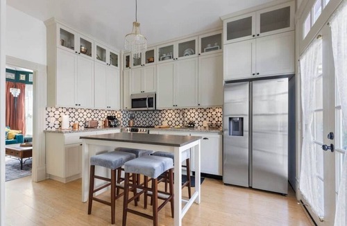 Crockett House | Victorian House-30 mins to Napa & SF, Free Pets!