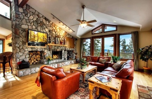 Tahoe Village House | Views Hot Tub! Best for Family Friends Reunion! August Summer Special Max 14 PPL