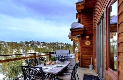 Tahoe Village House | Views Hot Tub! Best for Family Friends Reunion! August Summer Special Max 14 PPL