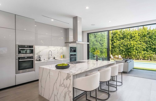 Beverly Grove Villa | Villa Bond by LuxJB🥇Design Award-Winner 🏆 Heated Pool & Jacuzzi 🏆Rooftop-Deck