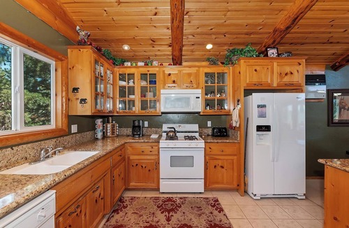 Upper Moonridge Cabin | Villa Grove Lodge by Destination Big Bear : Garage Parking! Pool Table! Outdoor Hot Tub! WiFi! Gas BBQ!