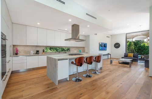 Beverly Grove Villa | Villa Stella by LuxJB I 14 Guests 8 beds Best Location Heated Pool Gym