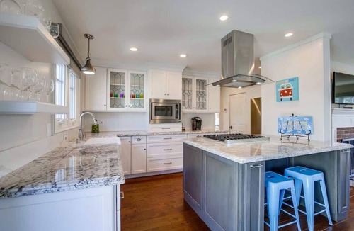 Village of La Jolla House | Village Life, walk to the village of La Jolla