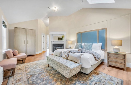 Napa Bed & Breakfast | Vineyard suite with California king at downtown Napa B&B w/pool and hot tub